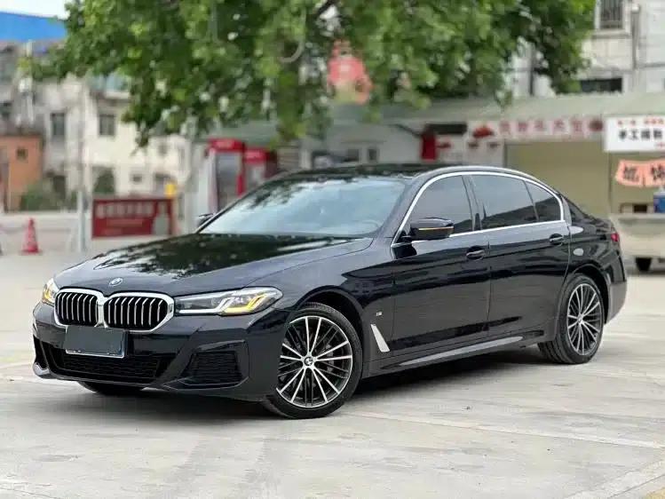 2022 BMW 5 Series 530Li xDrive M Sport Package — миниатюра 1