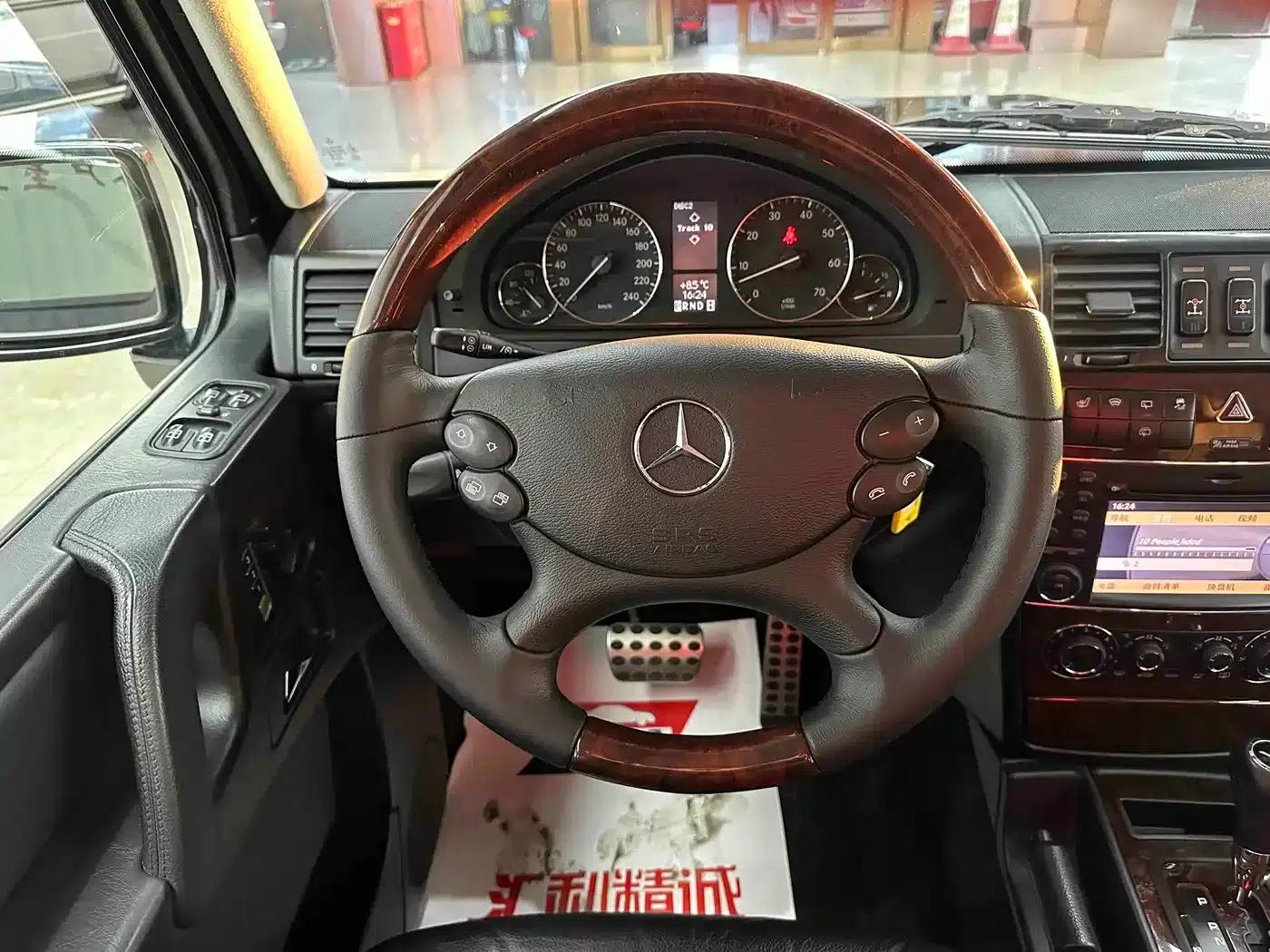 2010 Mercedes-Benz G-Class G 500 — миниатюра 11