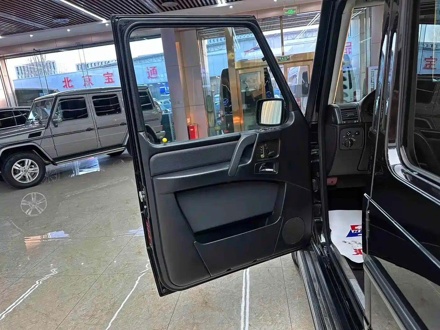 2010 Mercedes-Benz G-Class G 500 — миниатюра 14
