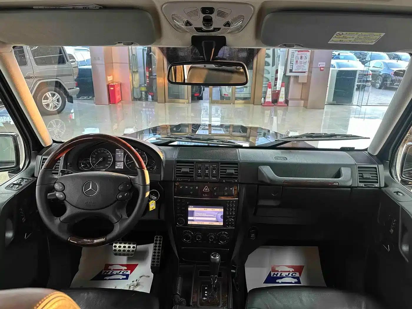 2010 Mercedes-Benz G-Class G 500 — миниатюра 10
