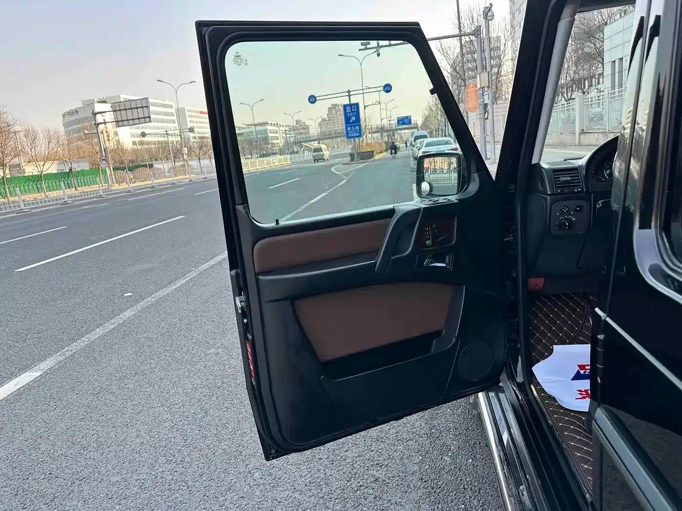 2010 Mercedes-Benz G-Class G 500 — миниатюра 8