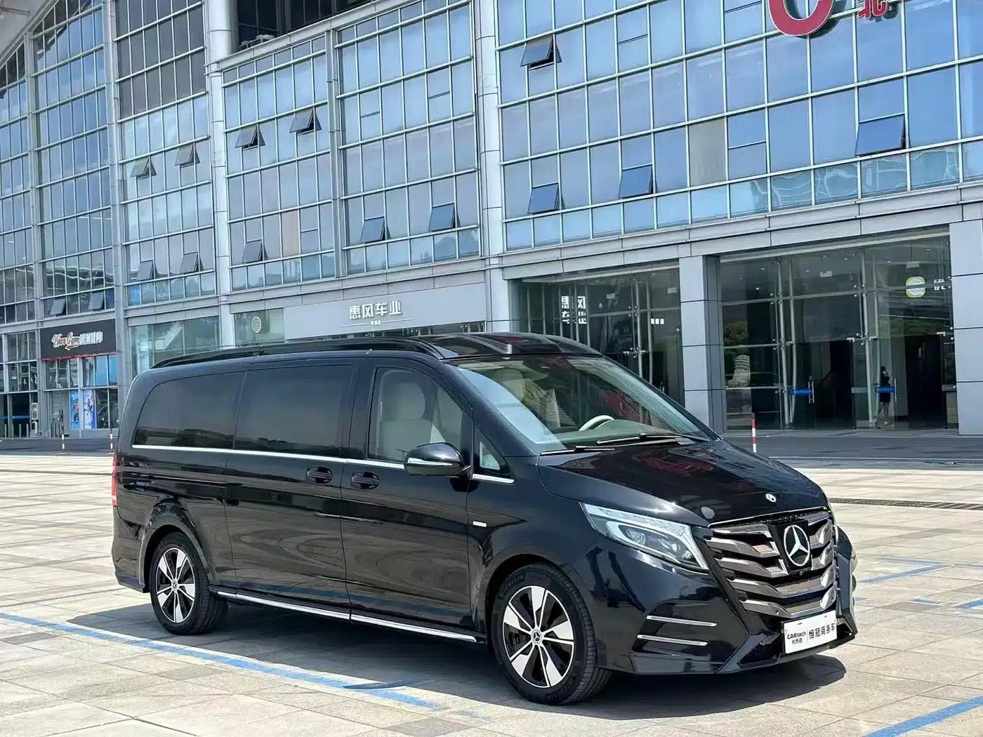 Mercedes-Benz V-Class 2021 V 260 L Long Wheelbase Premium Edition — миниатюра 3