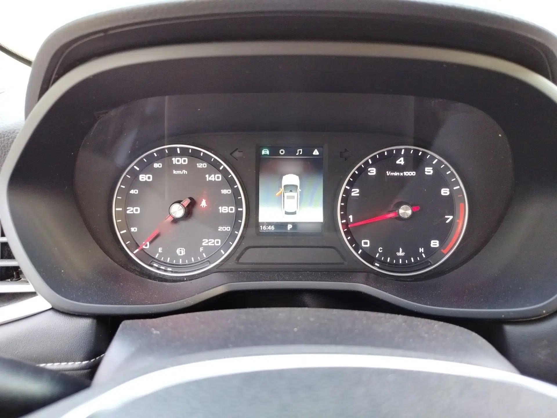 Roewe i5 2019 1.5L Automatic 4G Connected Langyue Edition — миниатюра 8