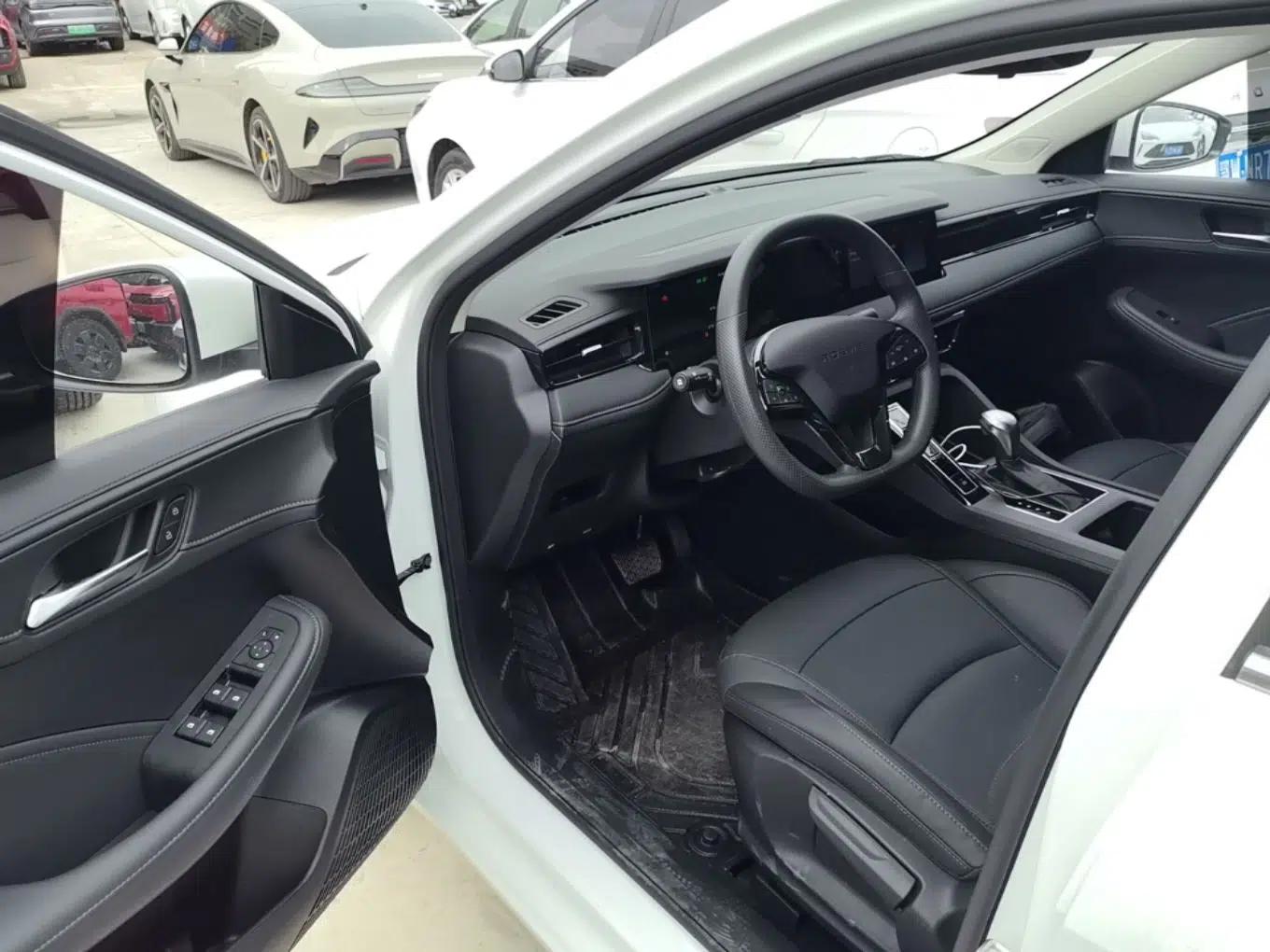 Roewe i5 2026 Model 1.5L CVT Luxury Version — миниатюра 19