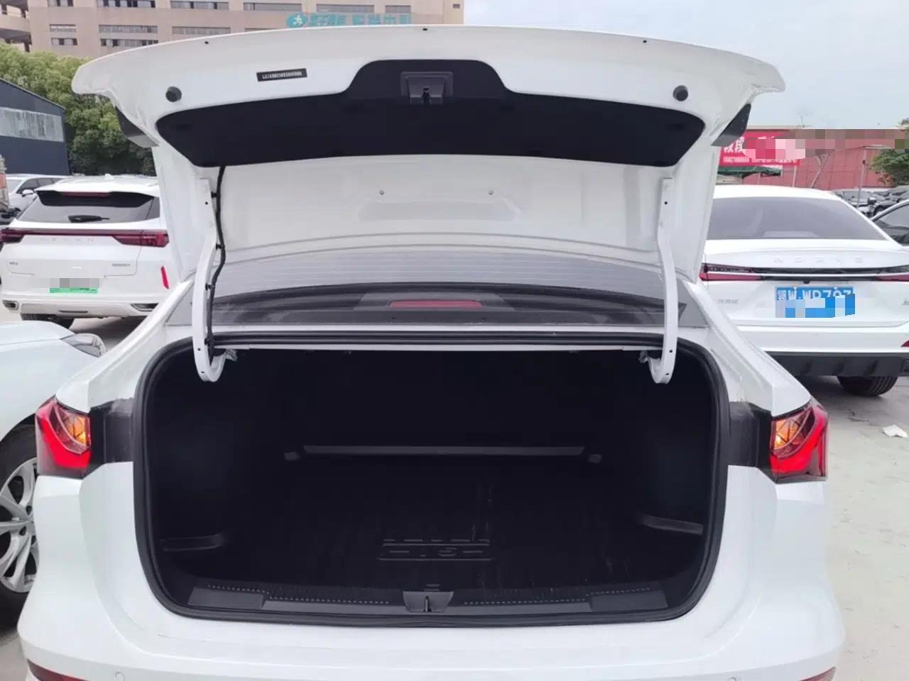 Roewe i5 2026 Model 1.5L CVT Luxury Version — миниатюра 22