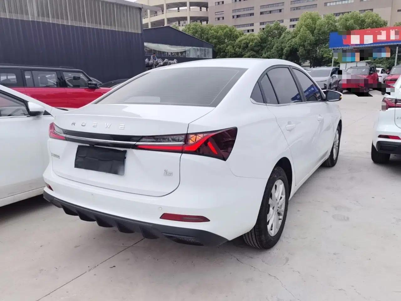 Roewe i5 2026 Model 1.5L CVT Luxury Version — миниатюра 6