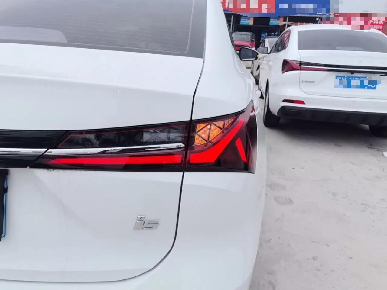 Roewe i5 2026 Model 1.5L CVT Luxury Version — миниатюра 7