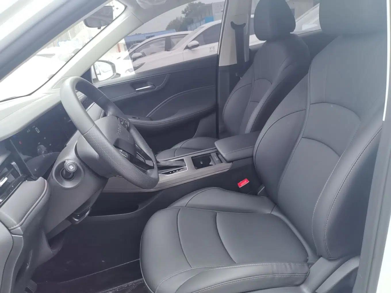 Roewe i5 2026 Model 1.5L CVT Luxury Version — миниатюра 18