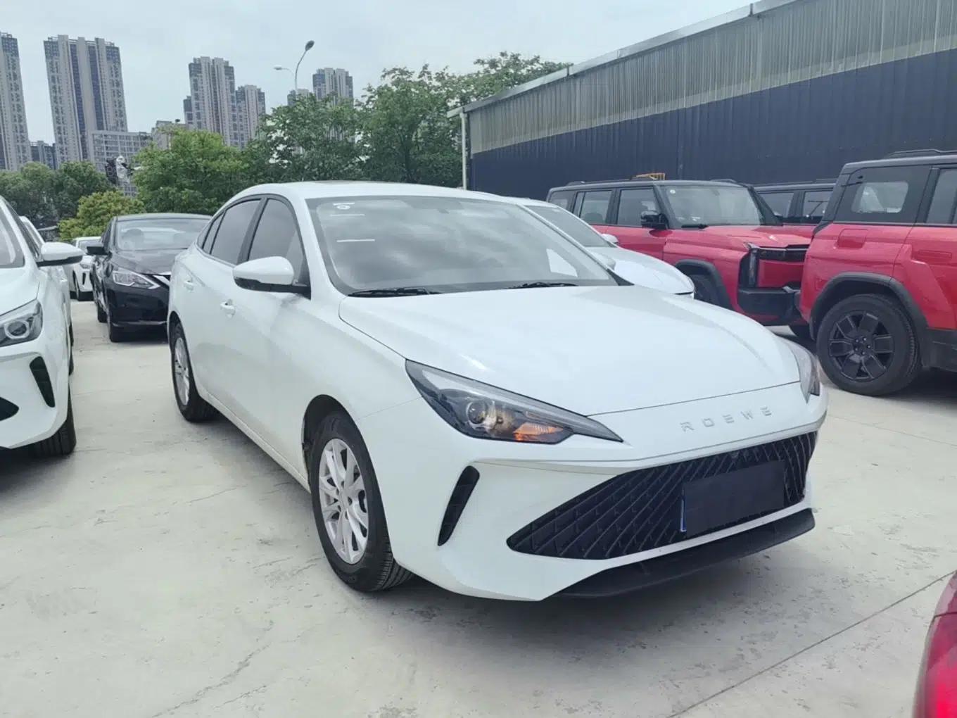 Roewe i5 2026 Model 1.5L CVT Luxury Version — миниатюра 3