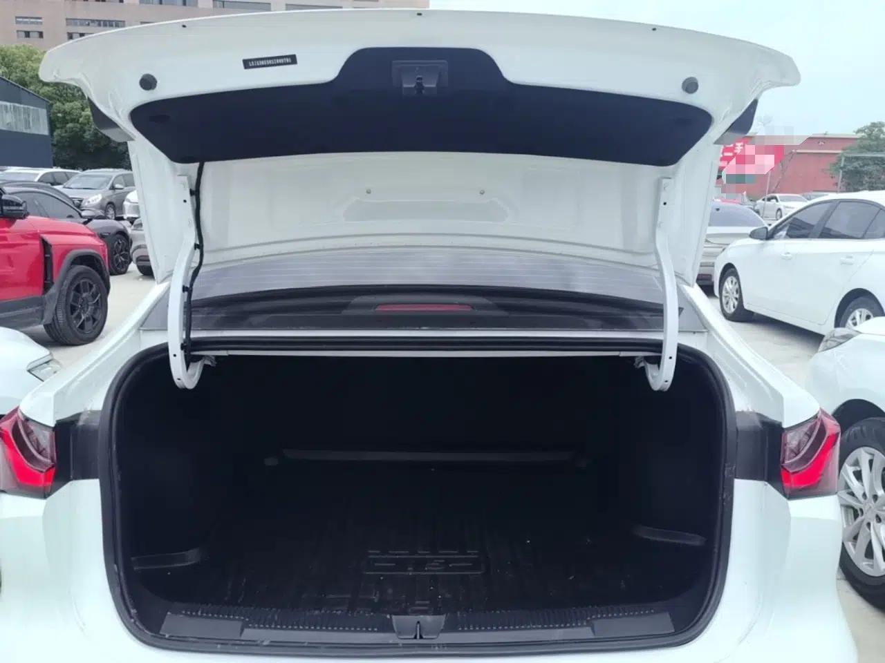 Roewe i5 2026 Model 1.5L CVT Luxury Version — миниатюра 22