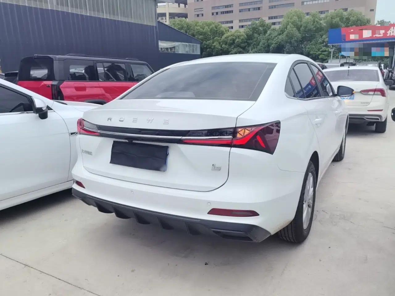 Roewe i5 2026 Model 1.5L CVT Luxury Version — миниатюра 6