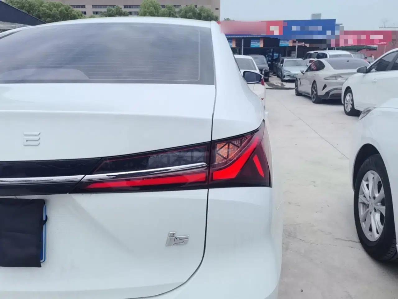 Roewe i5 2026 Model 1.5L CVT Luxury Version — миниатюра 7