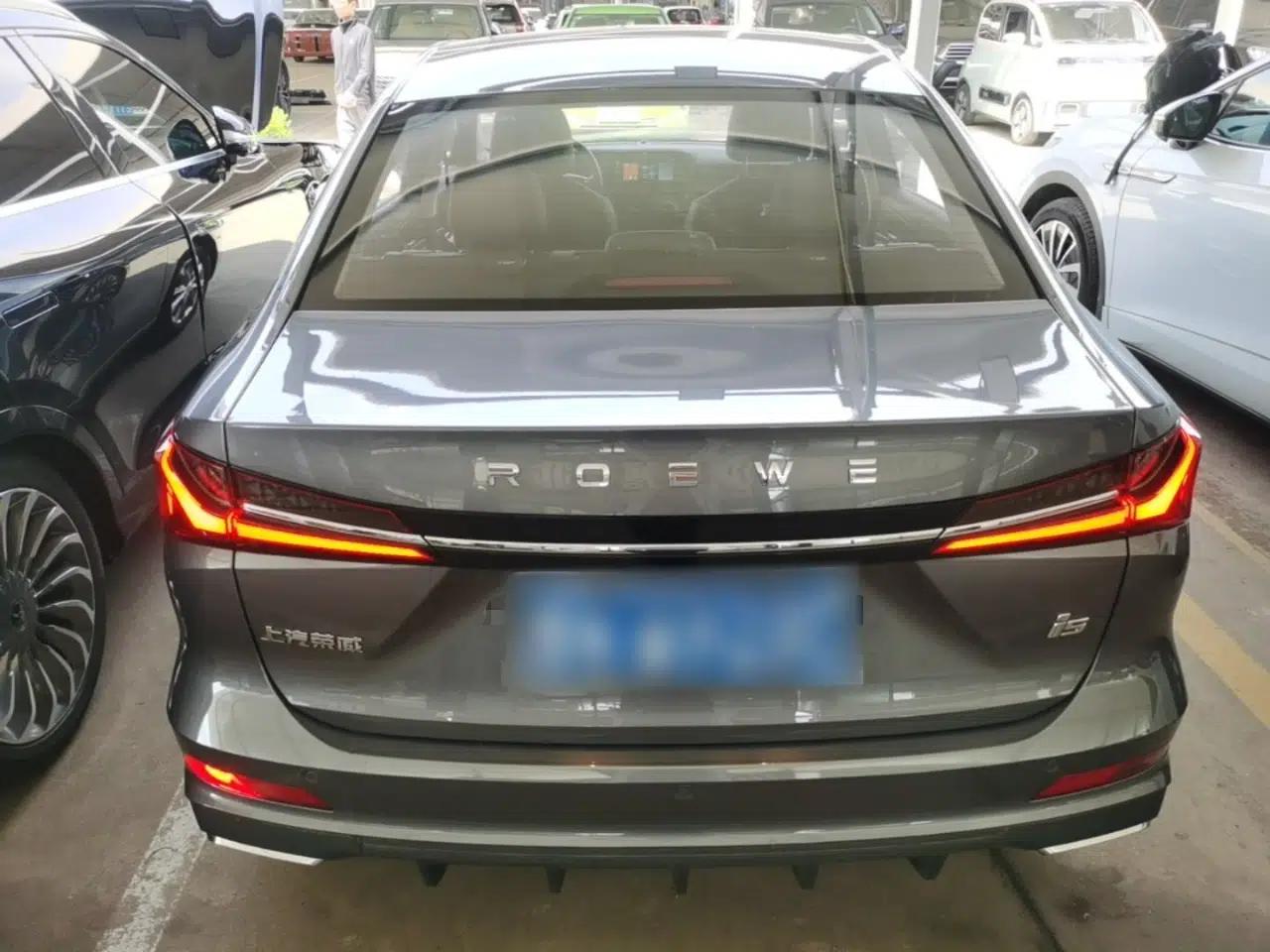 Roewe i5 2023 1.5L CVT Luxury Edition — миниатюра 3