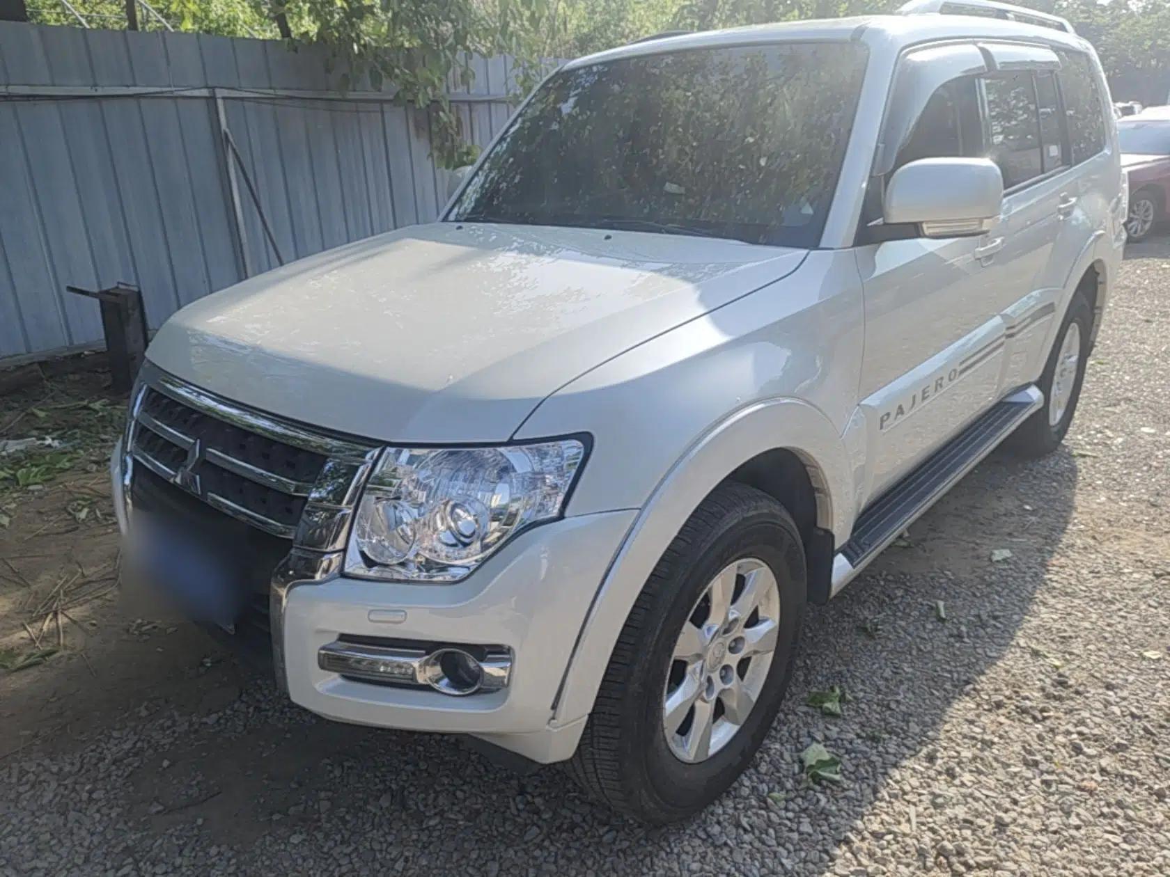 Mitsubishi Pajero 2016 3.0L Automatic Standard Version China V Standard — миниатюра 1