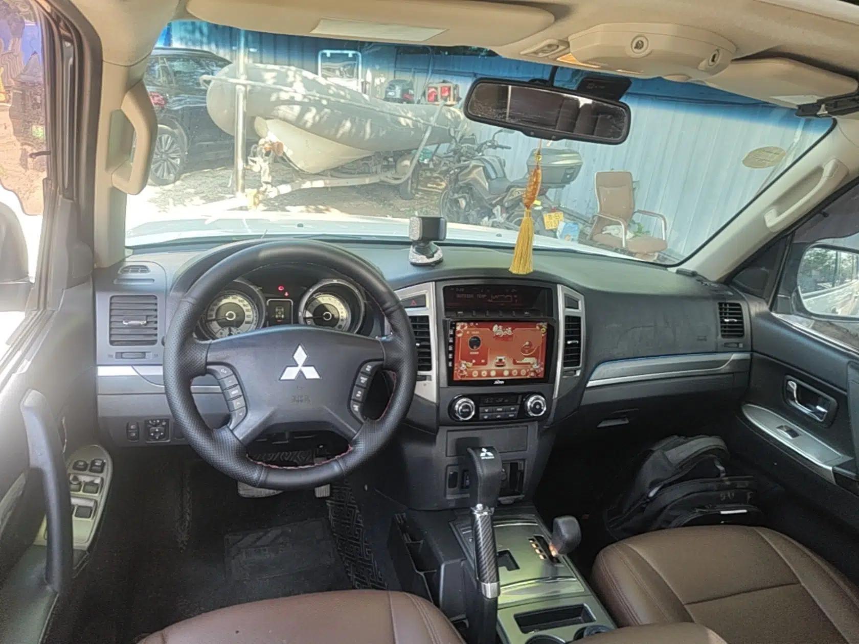Mitsubishi Pajero 2016 3.0L Automatic Standard Version China V Standard — миниатюра 13