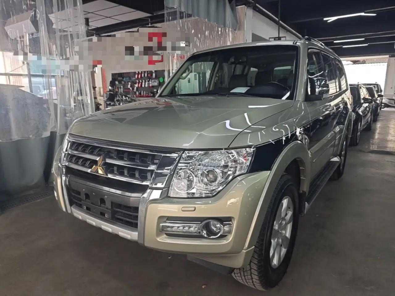 Mitsubishi Pajero 2016 3.0L Automatic Prestige Version China V Standard — миниатюра 1