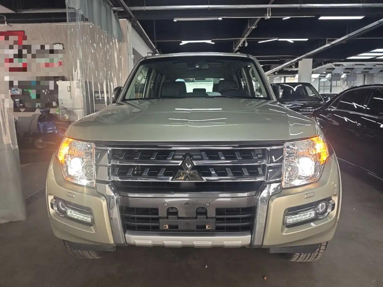 Mitsubishi Pajero 2016 3.0L Automatic Prestige Version China V Standard — миниатюра 2
