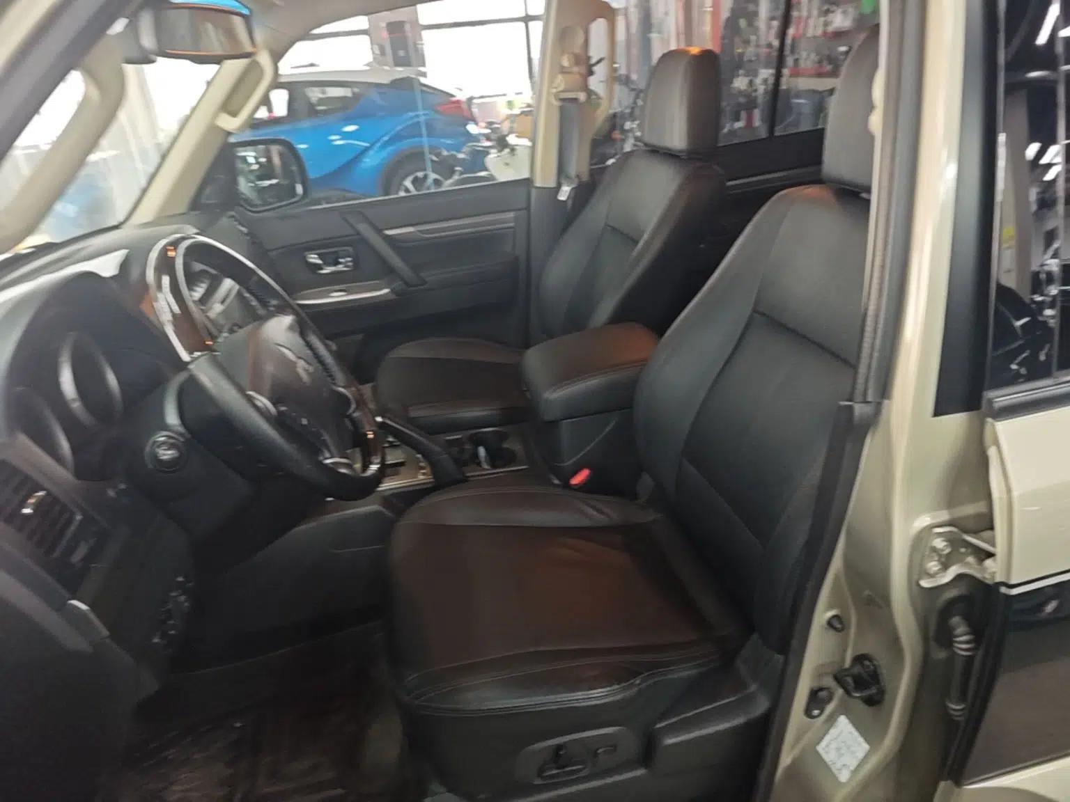 Mitsubishi Pajero 2016 3.0L Automatic Prestige Version China V Standard — миниатюра 18