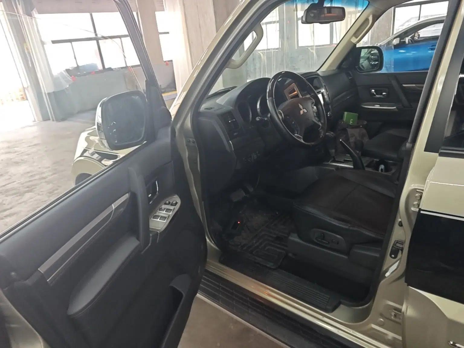 Mitsubishi Pajero 2016 3.0L Automatic Prestige Version China V Standard — миниатюра 19