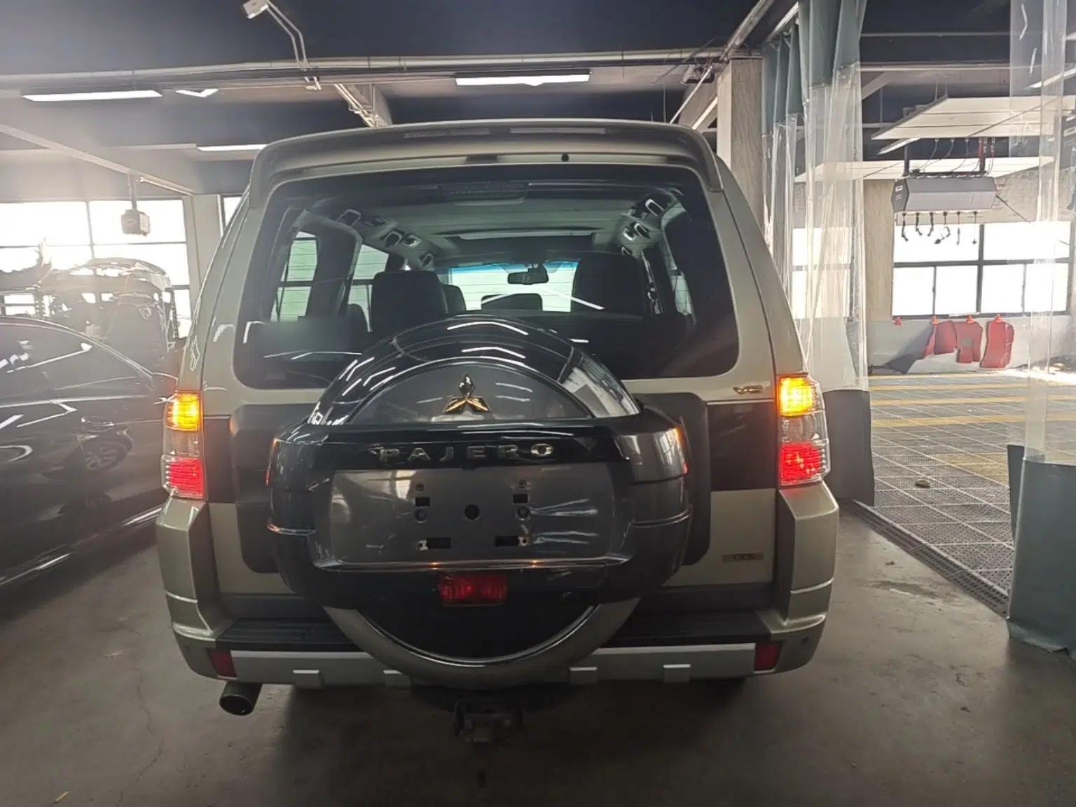 Mitsubishi Pajero 2016 3.0L Automatic Prestige Version China V Standard — миниатюра 5