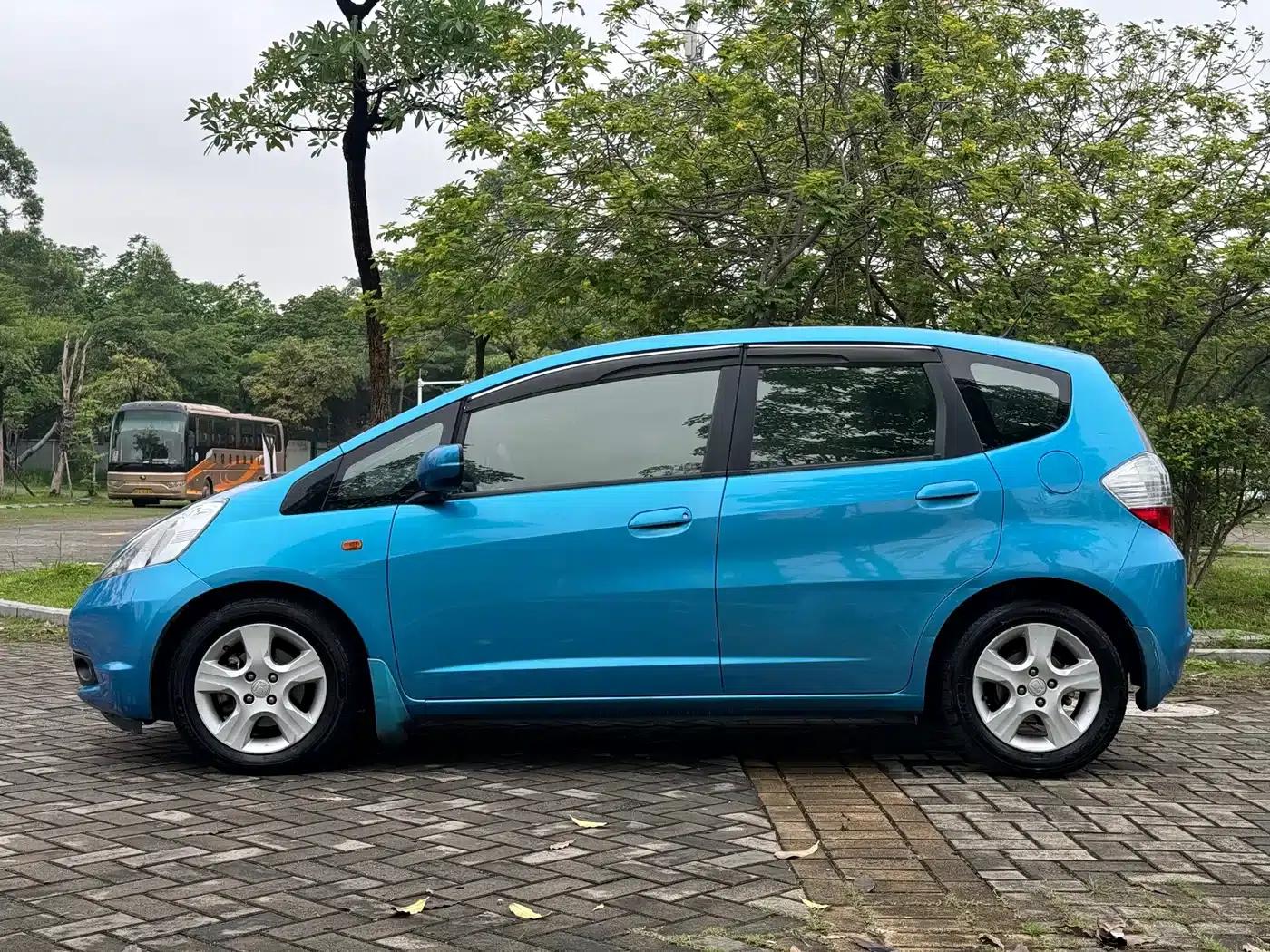 Honda Fit 2008 1.5L Automatic Deluxe Edition — миниатюра 4