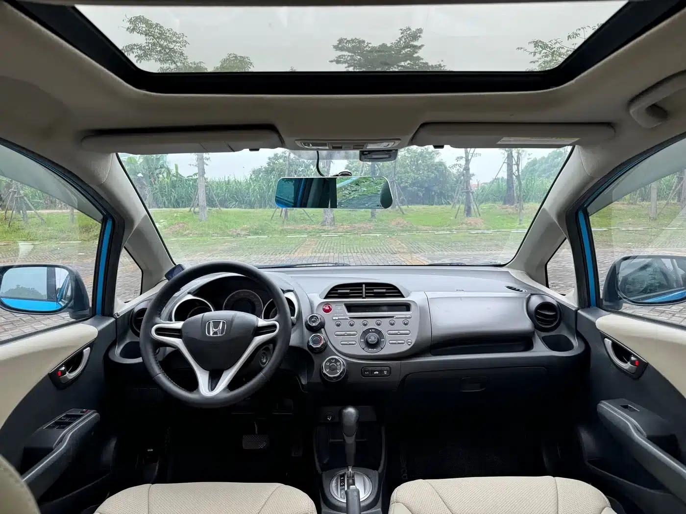 Honda Fit 2008 1.5L Automatic Deluxe Edition — миниатюра 10
