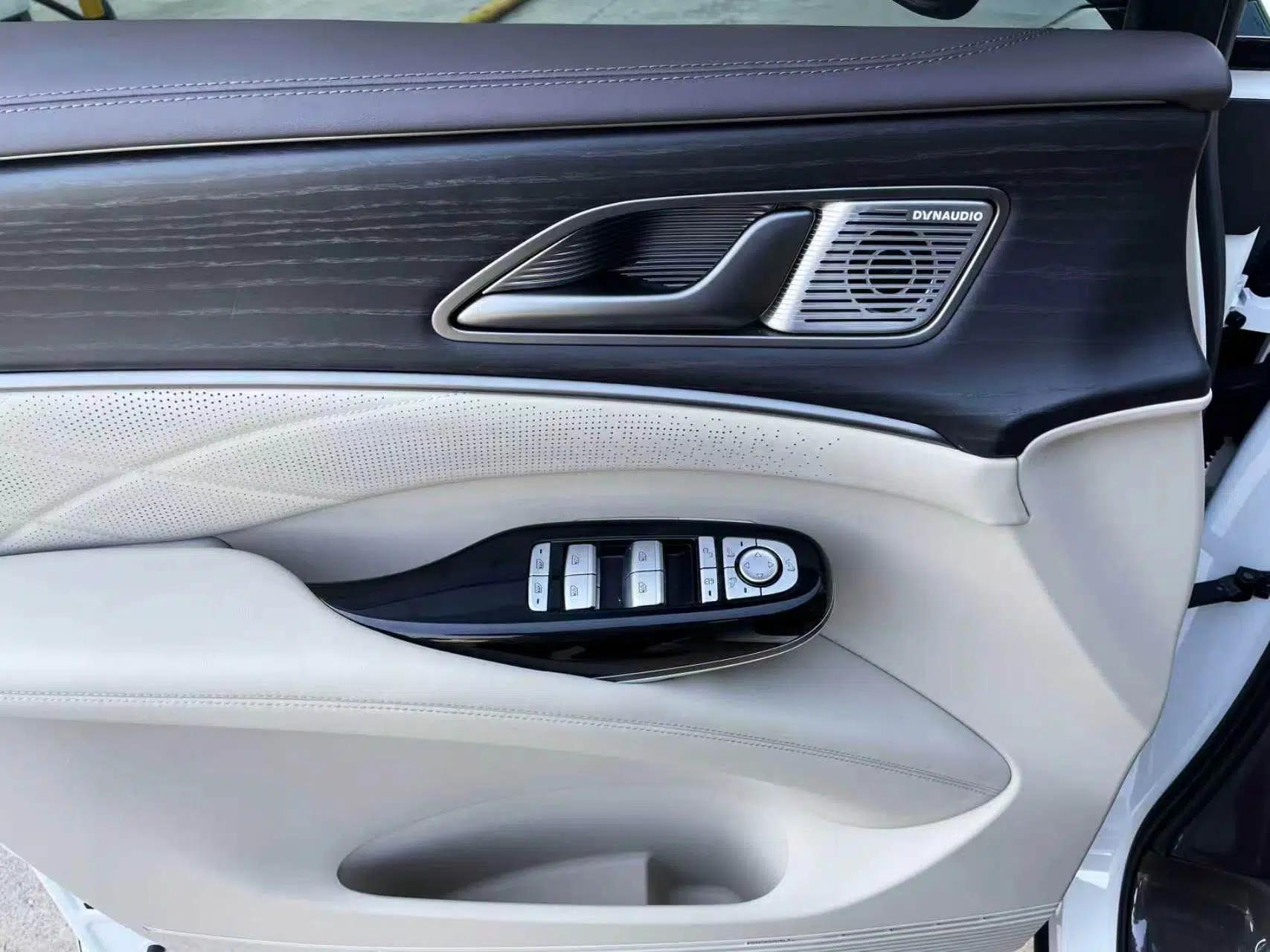 Denza D9 2024 DM-i 980 Four-Wheel Drive Flagship Model — миниатюра 8
