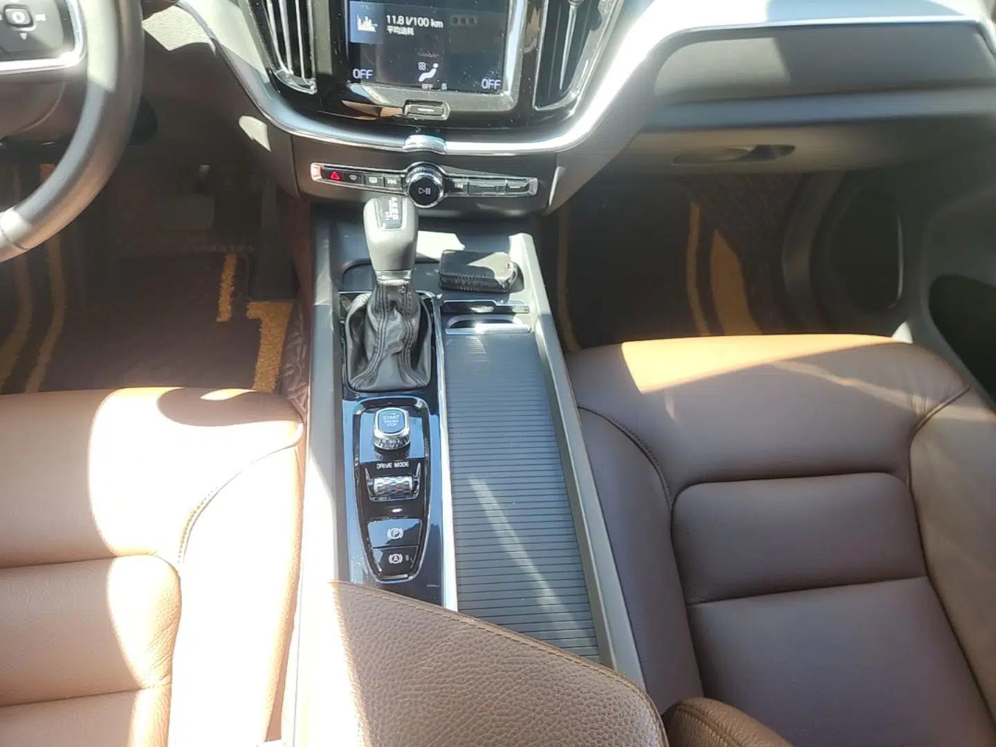 Volvo XC60 2021 T5 4x4 Smart Luxury Edition — миниатюра 17