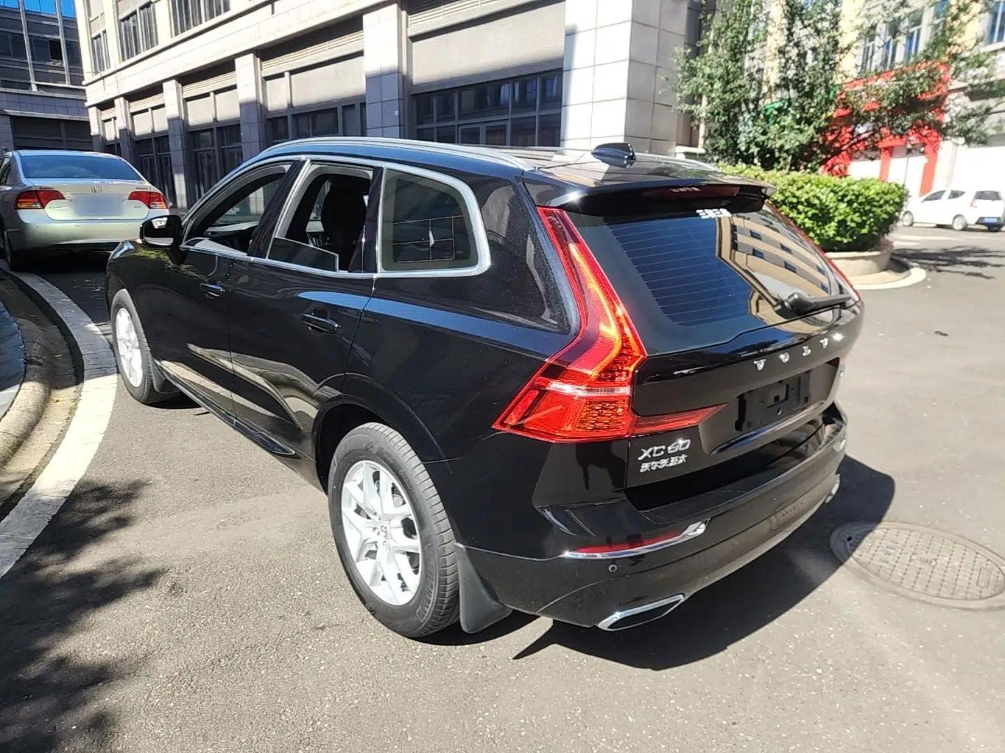 Volvo XC60 2021 T5 4x4 Smart Luxury Edition — миниатюра 4