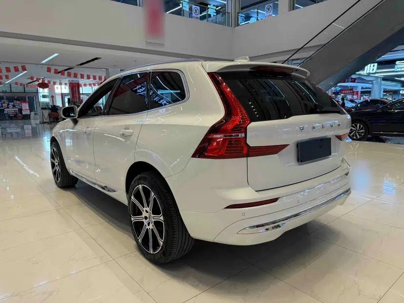 Volvo XC60 2024 B5 4x4 Smart Luxury Edition — миниатюра 3