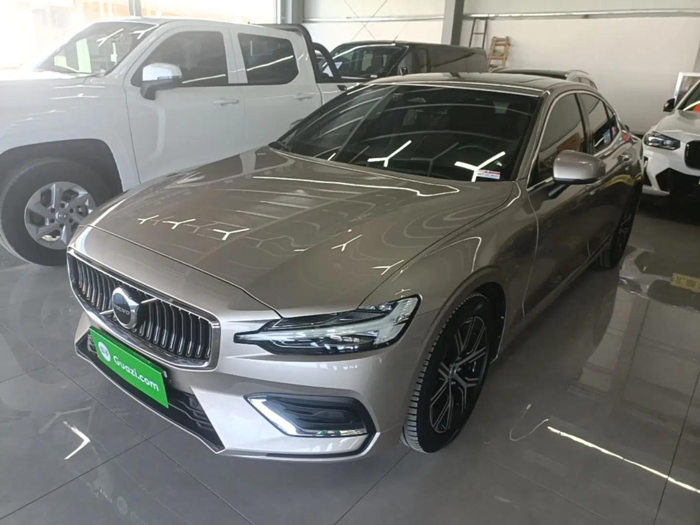 Volvo S60 2023 B4 Zhiyi Luxury Edition — миниатюра 1