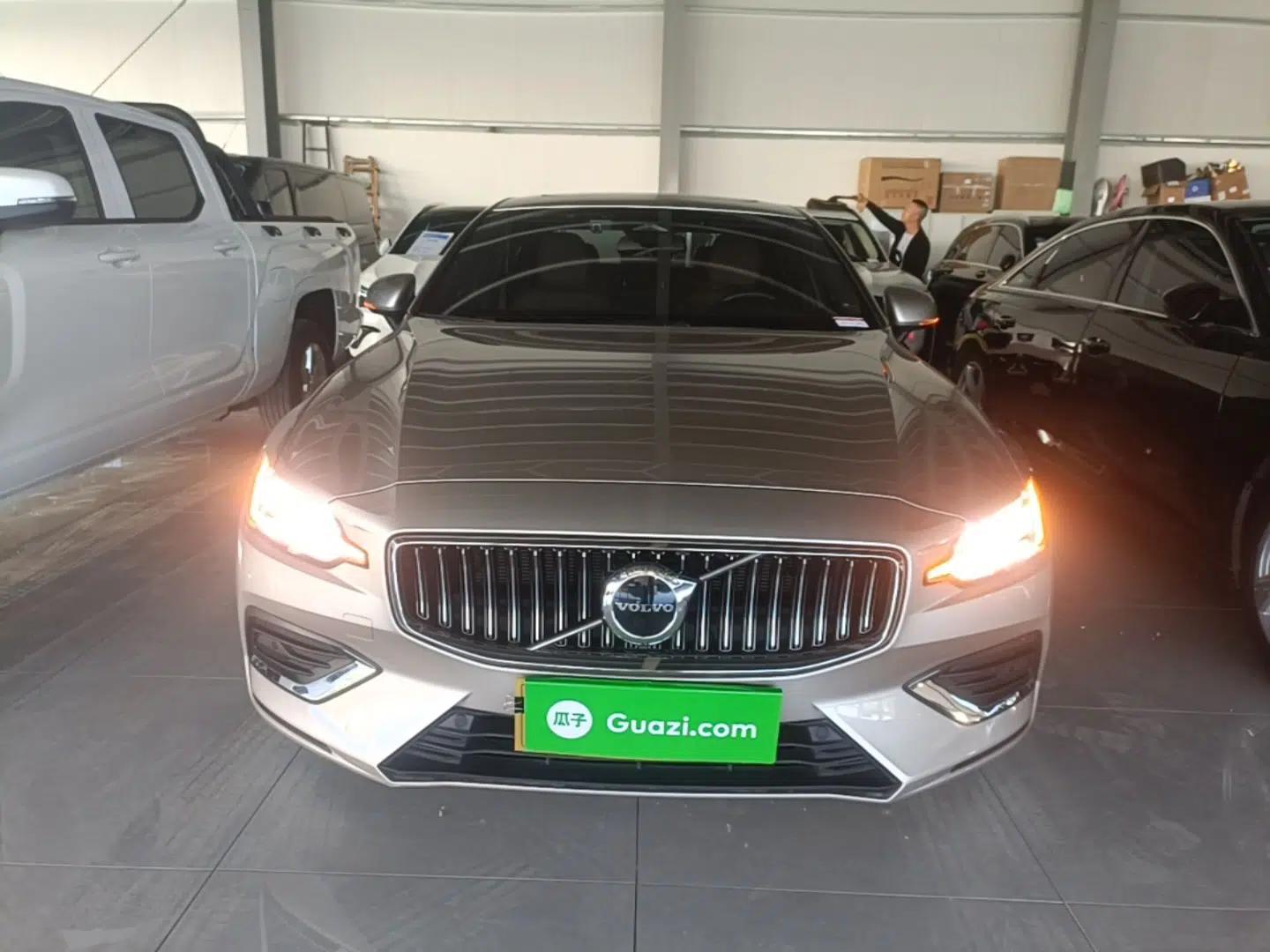 Volvo S60 2023 B4 Zhiyi Luxury Edition — миниатюра 2