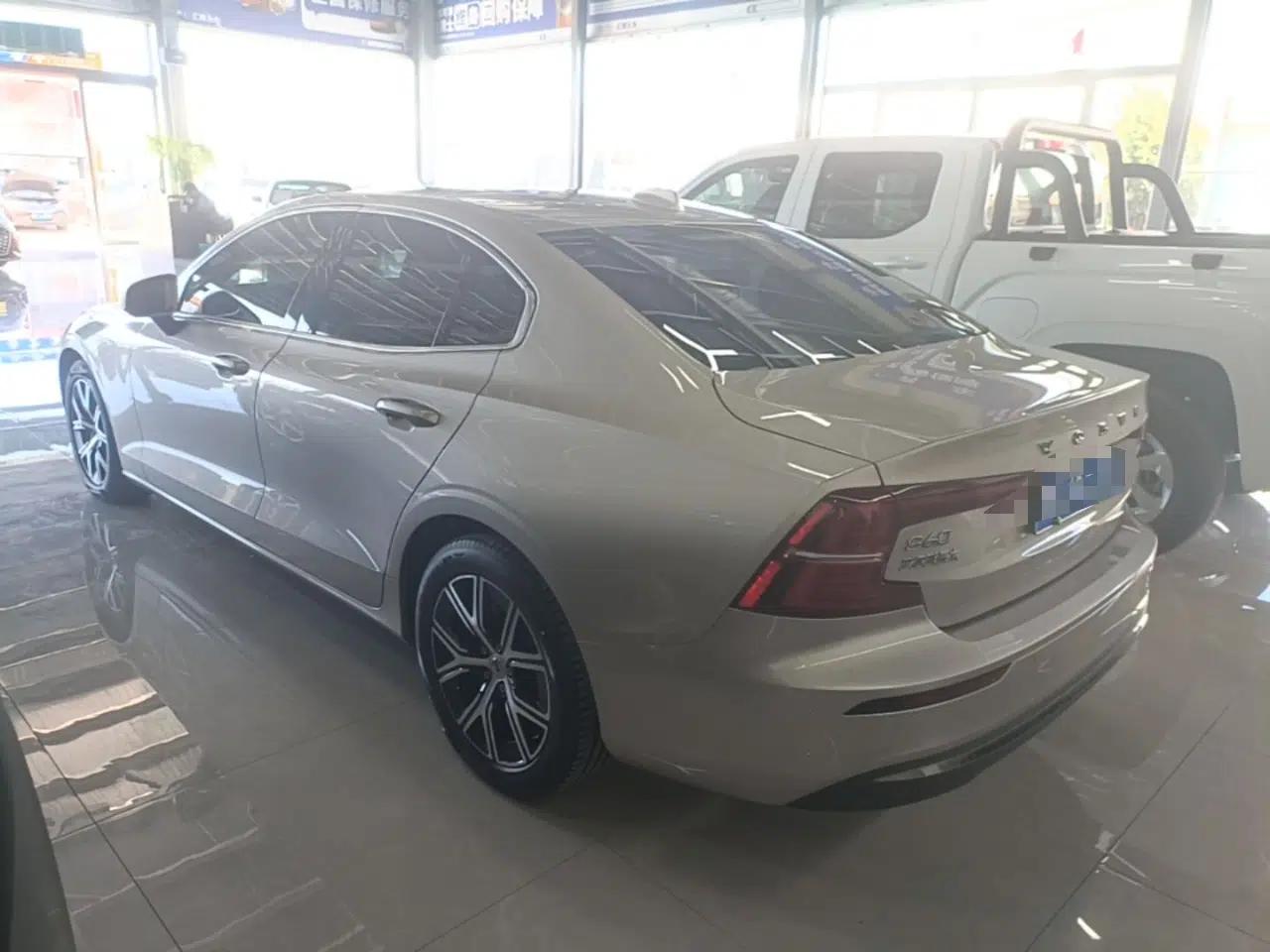 Volvo S60 2023 B4 Zhiyi Luxury Edition — миниатюра 4