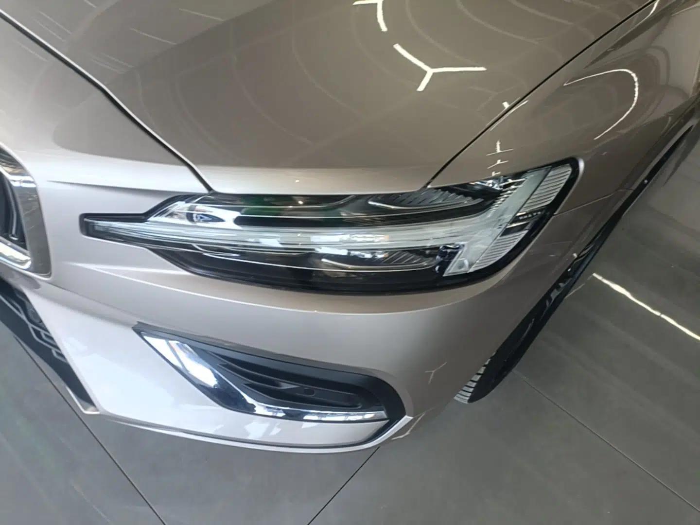 Volvo S60 2023 B4 Zhiyi Luxury Edition — миниатюра 9