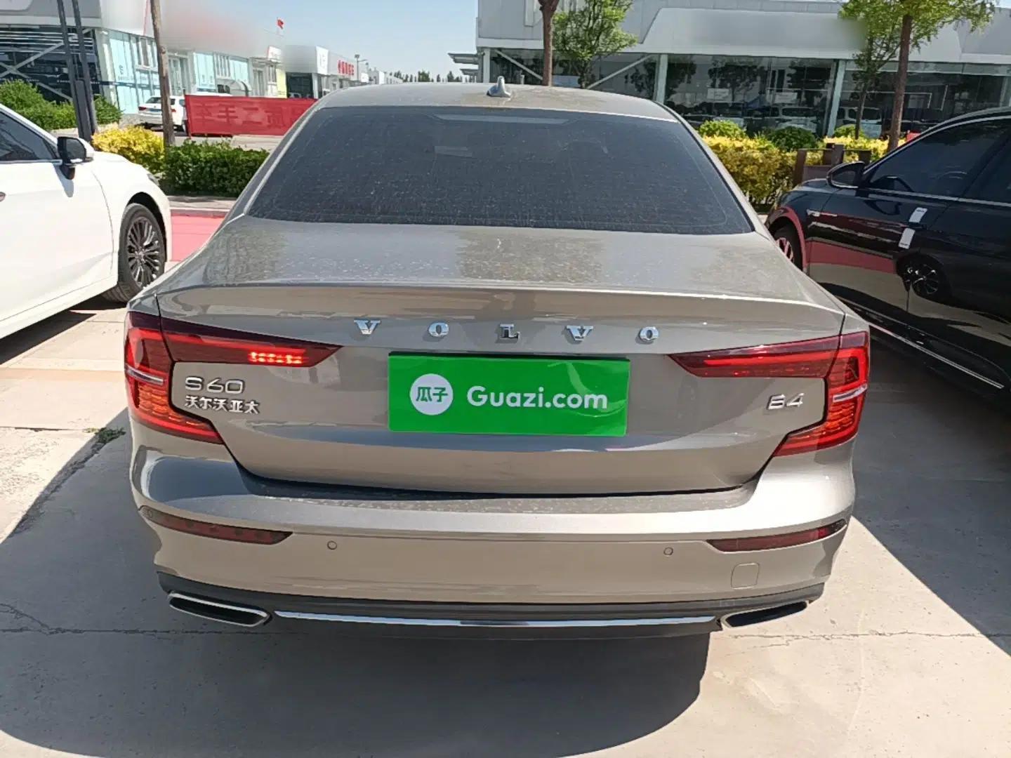 Volvo S60 2022 B4 Zhiyi Luxury Edition — миниатюра 3