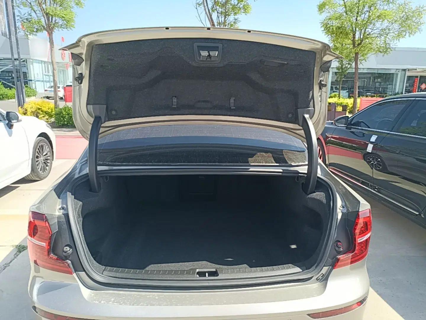 Volvo S60 2022 B4 Zhiyi Luxury Edition — миниатюра 21