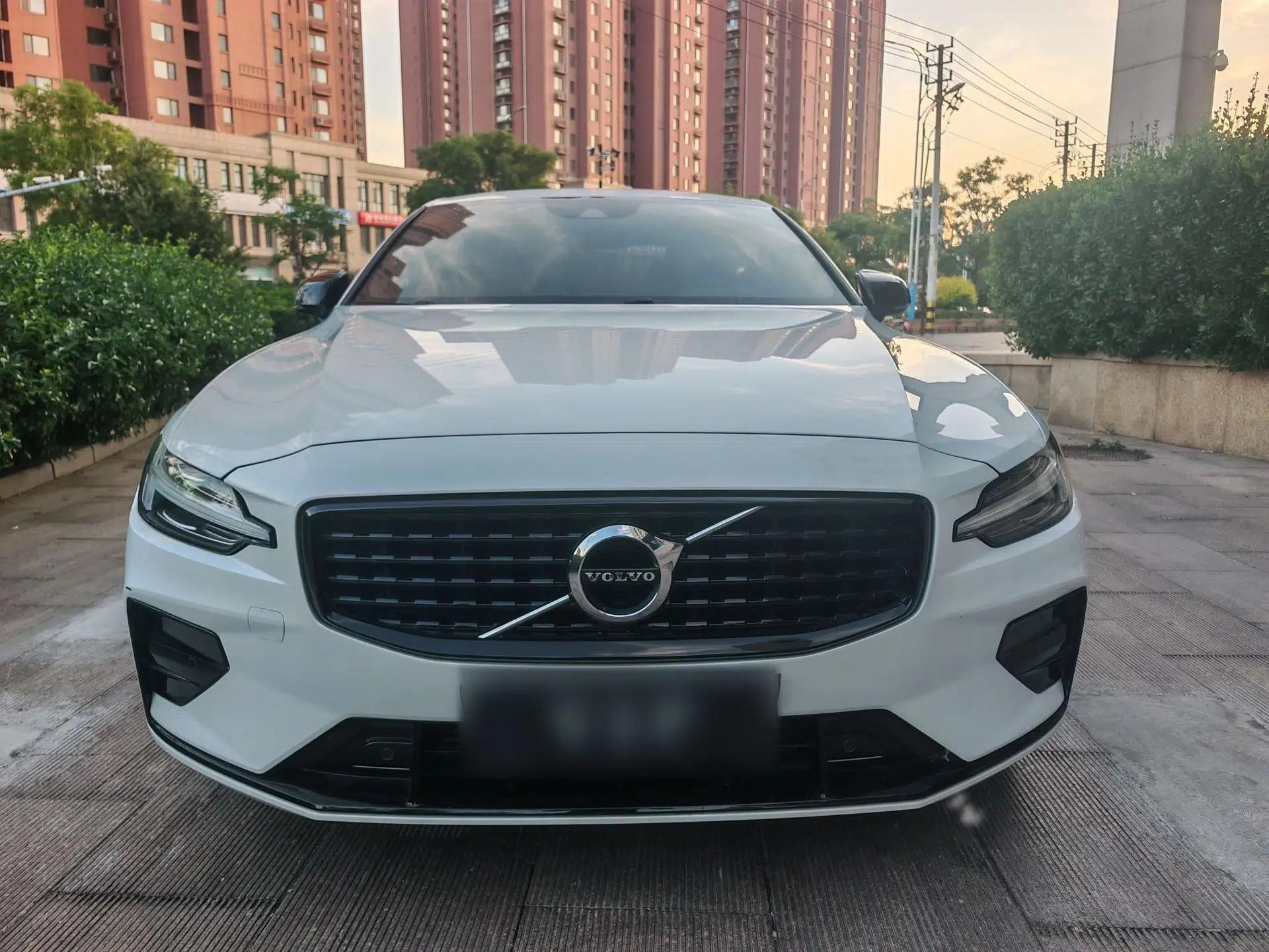 Volvo S60 2021 T4 Zhiyuan Sport Edition — миниатюра 3