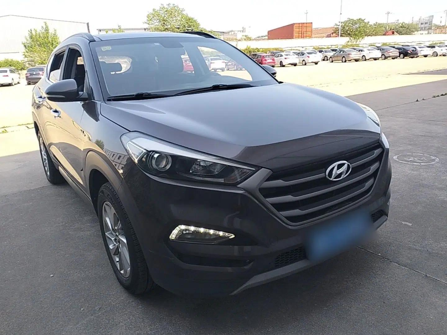 Hyundai Tucson 2018 1.6T Dual-Clutch Two-Wheel Drive 15th Anniversary Special Edition — миниатюра 3
