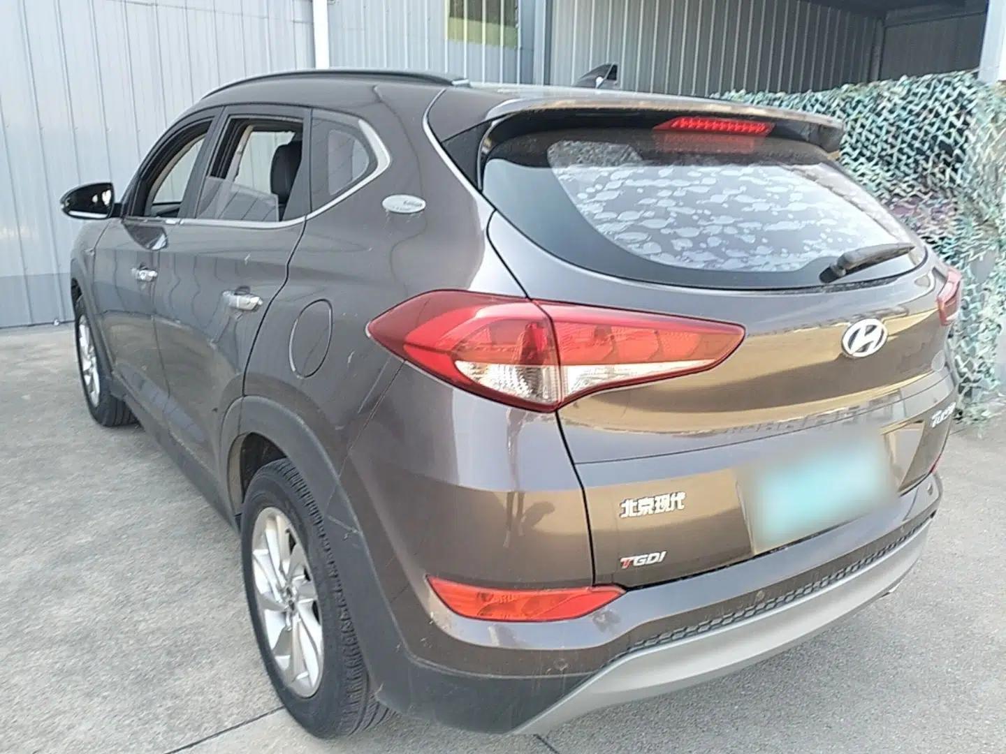 Hyundai Tucson 2018 1.6T Dual-Clutch Two-Wheel Drive 15th Anniversary Special Edition — миниатюра 4