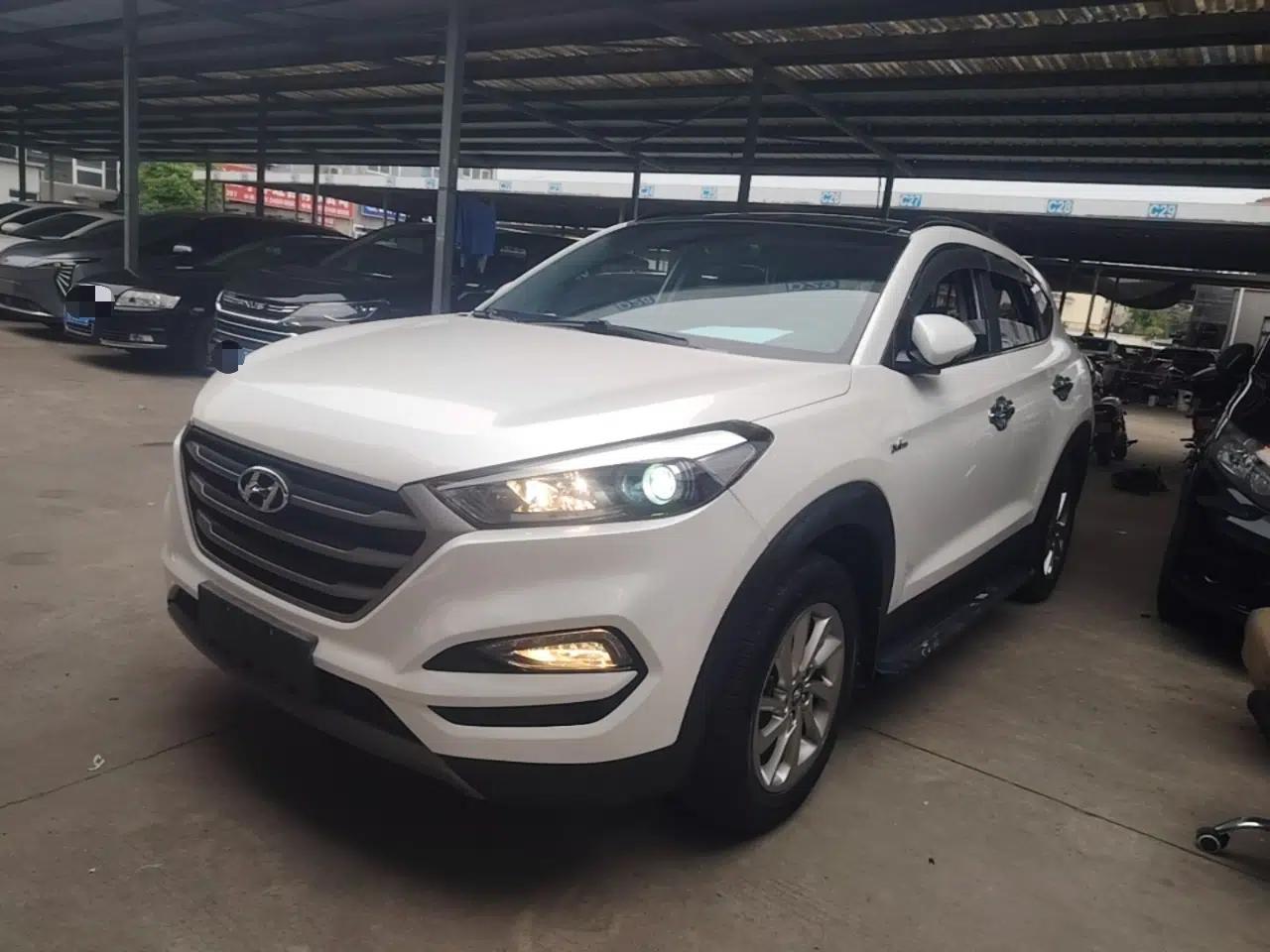 Hyundai Tucson 2015 1.6T Dual-Clutch Two-Wheel-Drive Smart Model — миниатюра 1