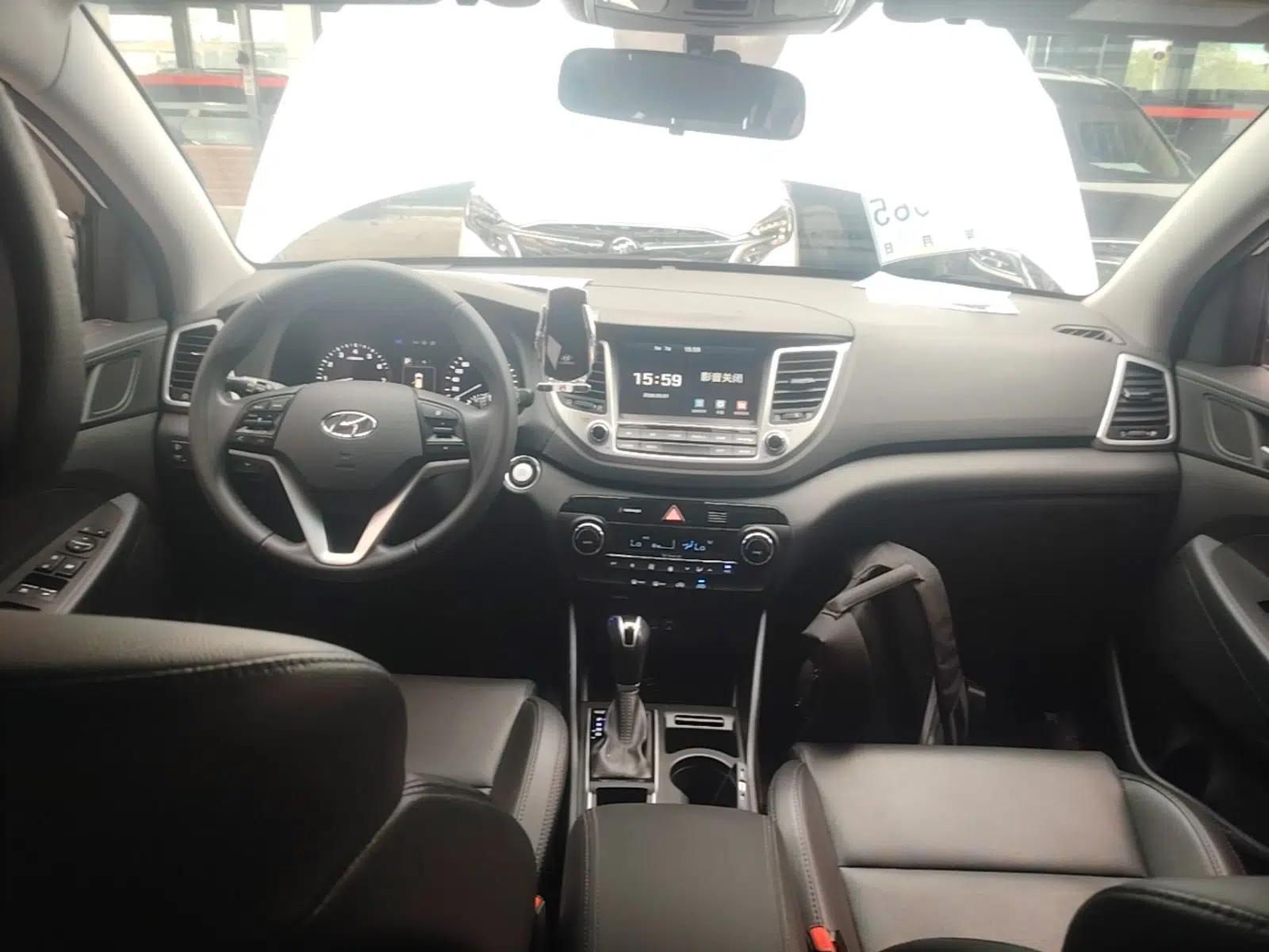 Hyundai Tucson 2015 1.6T Dual-Clutch Two-Wheel-Drive Smart Model — миниатюра 13