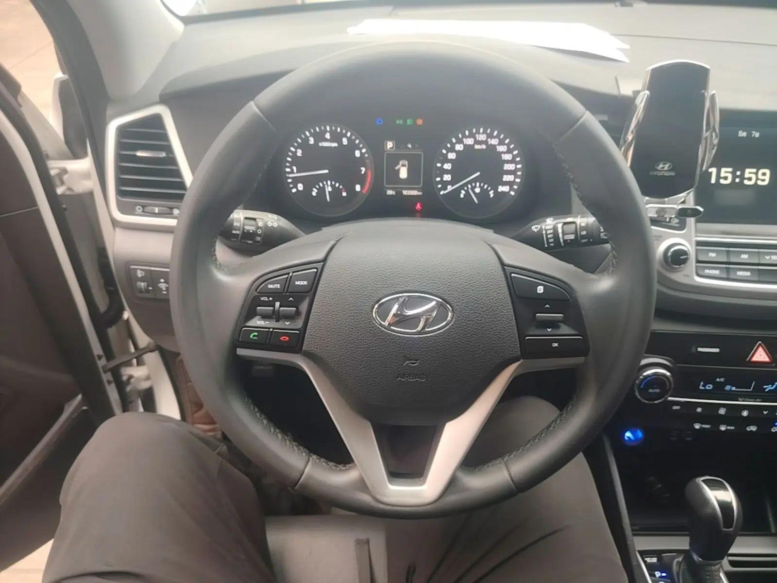 Hyundai Tucson 2015 1.6T Dual-Clutch Two-Wheel-Drive Smart Model — миниатюра 14