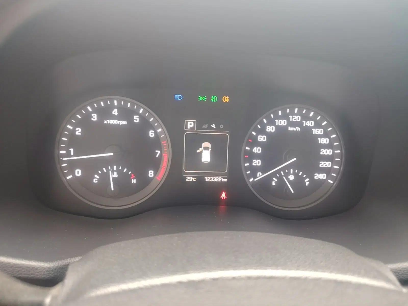 Hyundai Tucson 2015 1.6T Dual-Clutch Two-Wheel-Drive Smart Model — миниатюра 15
