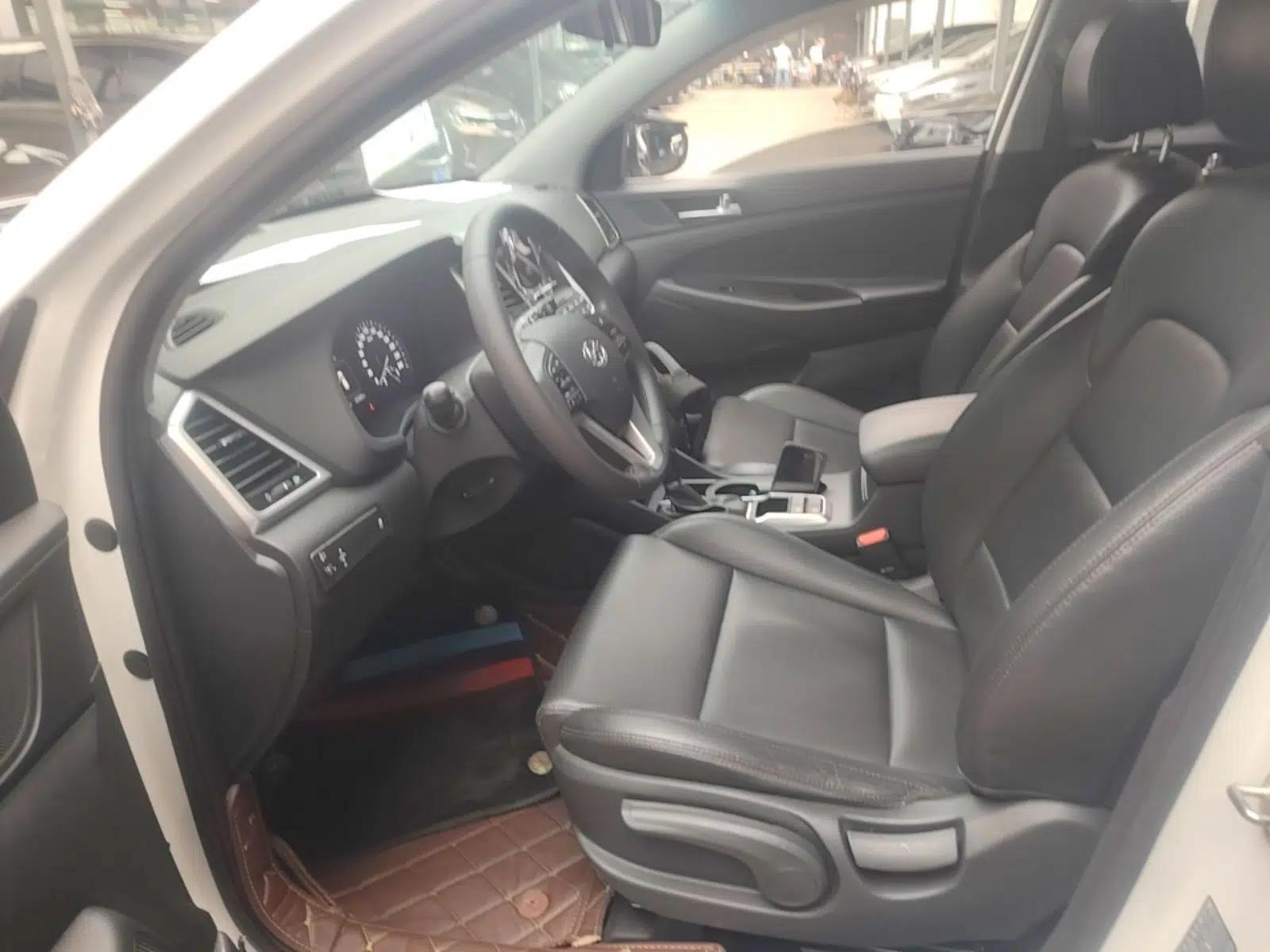 Hyundai Tucson 2015 1.6T Dual-Clutch Two-Wheel-Drive Smart Model — миниатюра 18