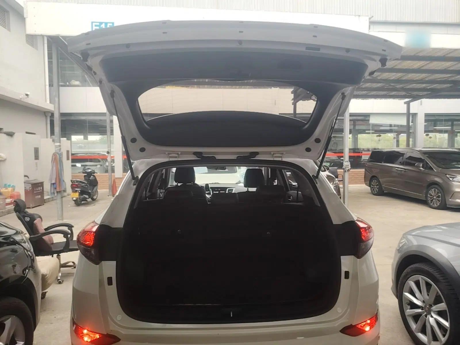 Hyundai Tucson 2015 1.6T Dual-Clutch Two-Wheel-Drive Smart Model — миниатюра 22
