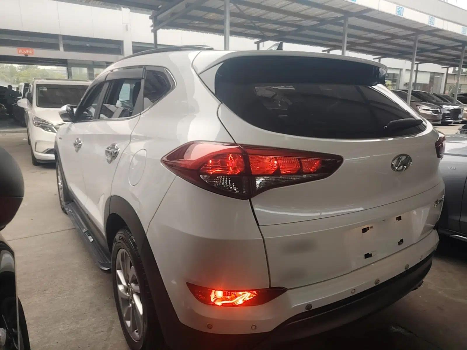 Hyundai Tucson 2015 1.6T Dual-Clutch Two-Wheel-Drive Smart Model — миниатюра 4