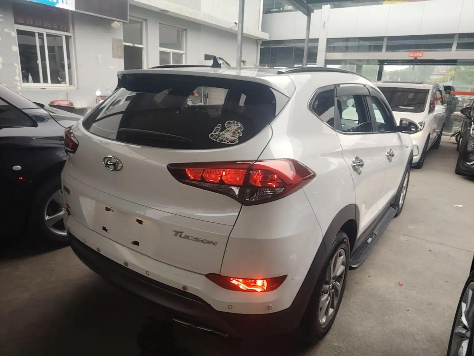 Hyundai Tucson 2015 1.6T Dual-Clutch Two-Wheel-Drive Smart Model — миниатюра 6