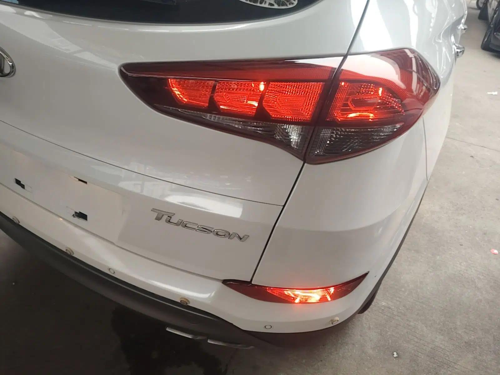 Hyundai Tucson 2015 1.6T Dual-Clutch Two-Wheel-Drive Smart Model — миниатюра 7