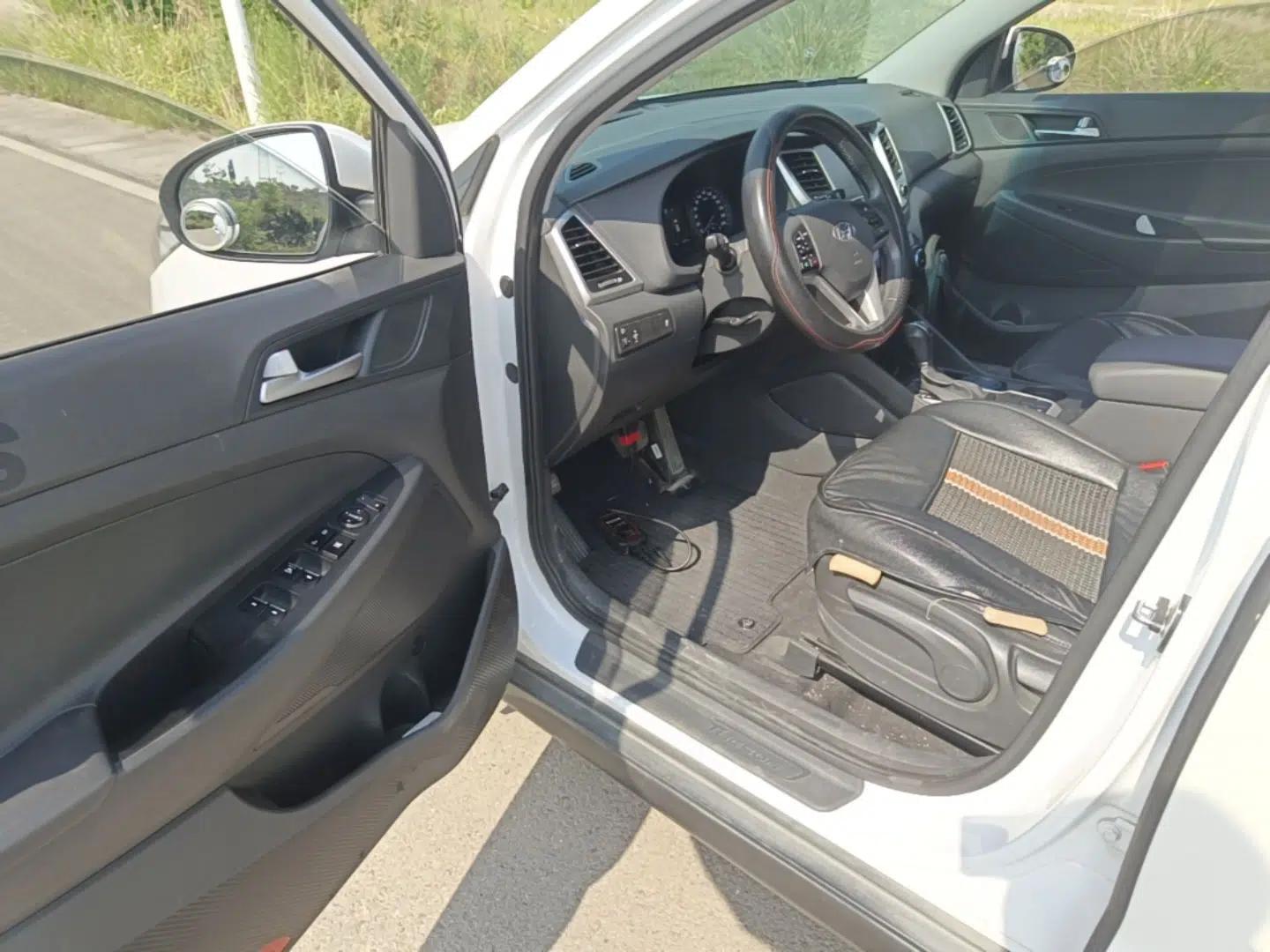 Hyundai Tucson 2015 1.6T Dual-Clutch Two-Wheel-Drive Smart Model — миниатюра 19