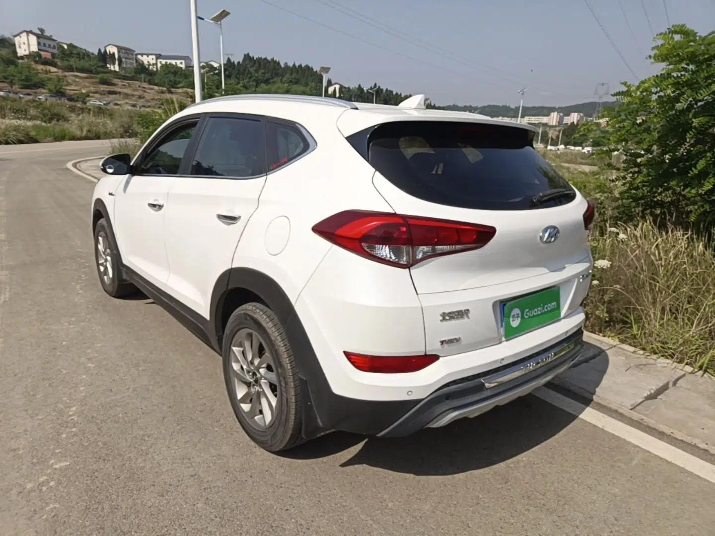 Hyundai Tucson 2015 1.6T Dual-Clutch Two-Wheel-Drive Smart Model — миниатюра 4